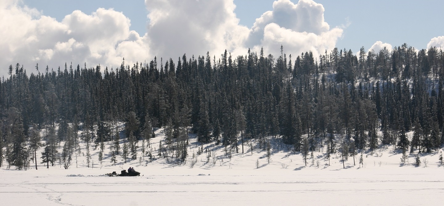 Skoterutflykt med pimpelfiske